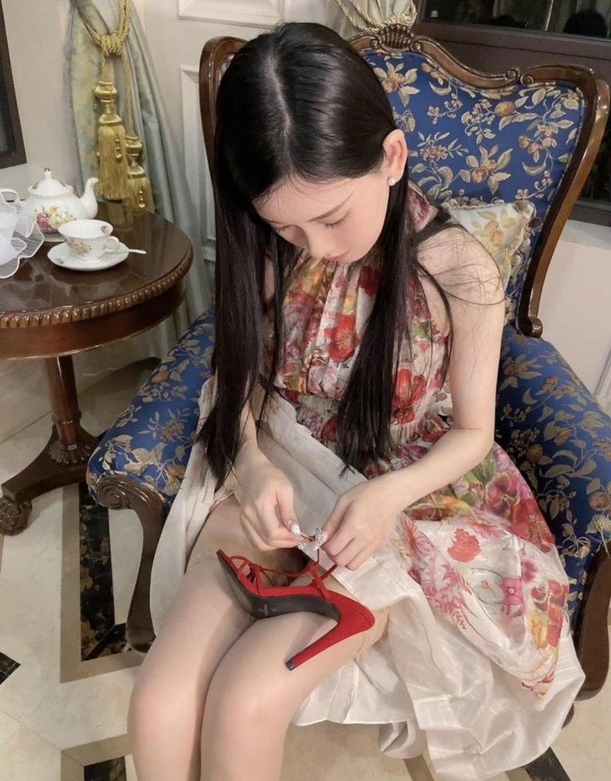 感受chloe霏霏高端法式之美：唯美照片，无删赏析
