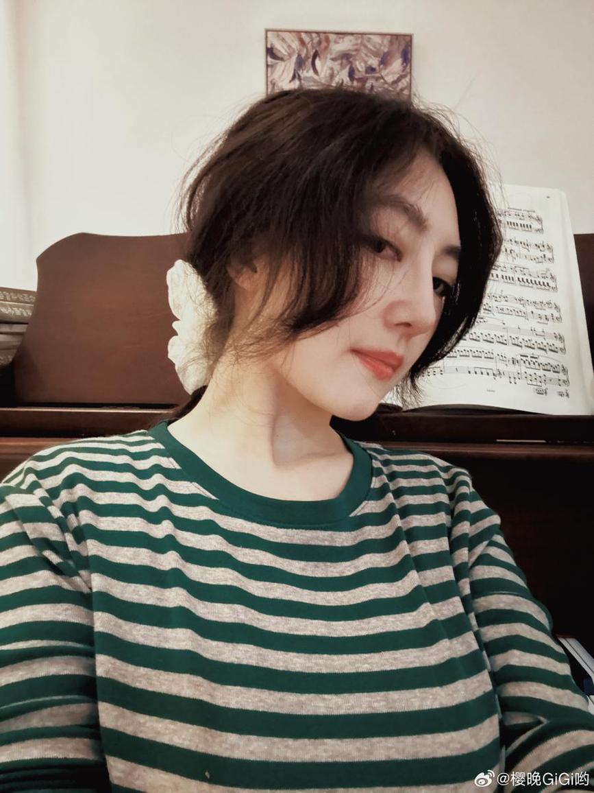 樱晚gigi微博挂图：美图让你燃起无限懵懂