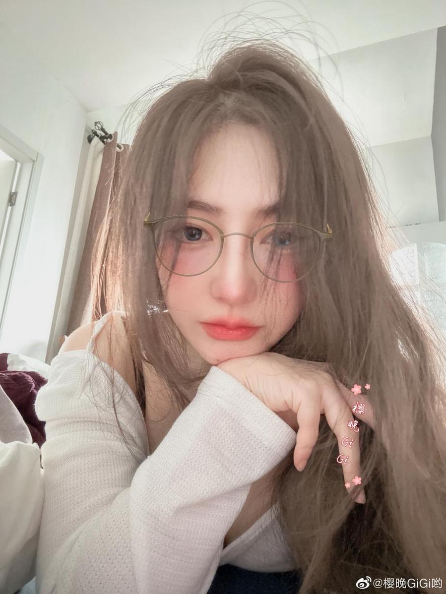 樱晚gigi被中断的钢琴课，她的音乐世界在这里分享