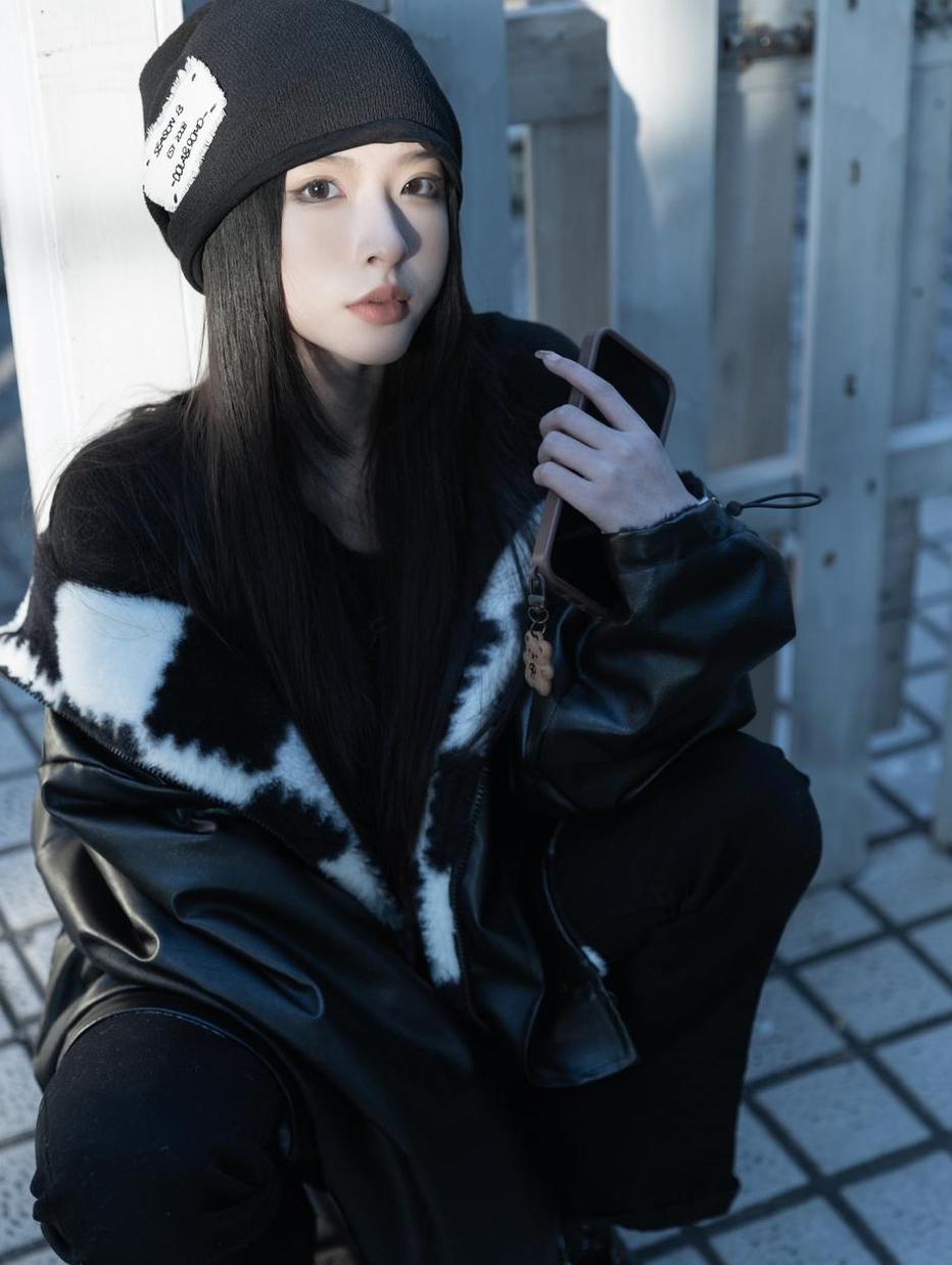 清水由乃赛博朋克：摄影作品，捕捉未来可能存在的魔幻色彩。