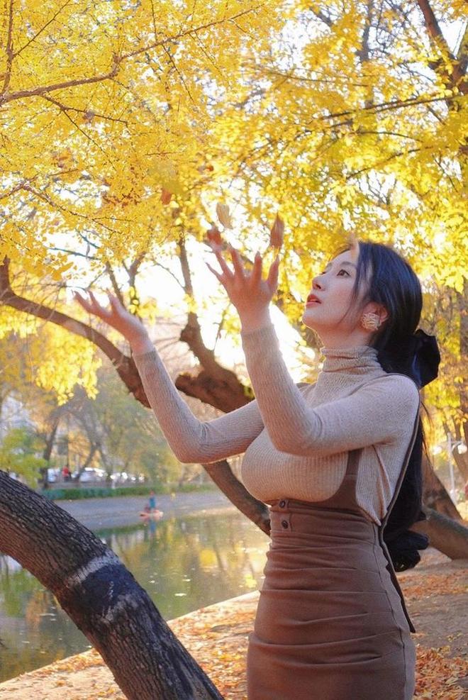 高清摄影师记录的红丝绒旗袍白银81