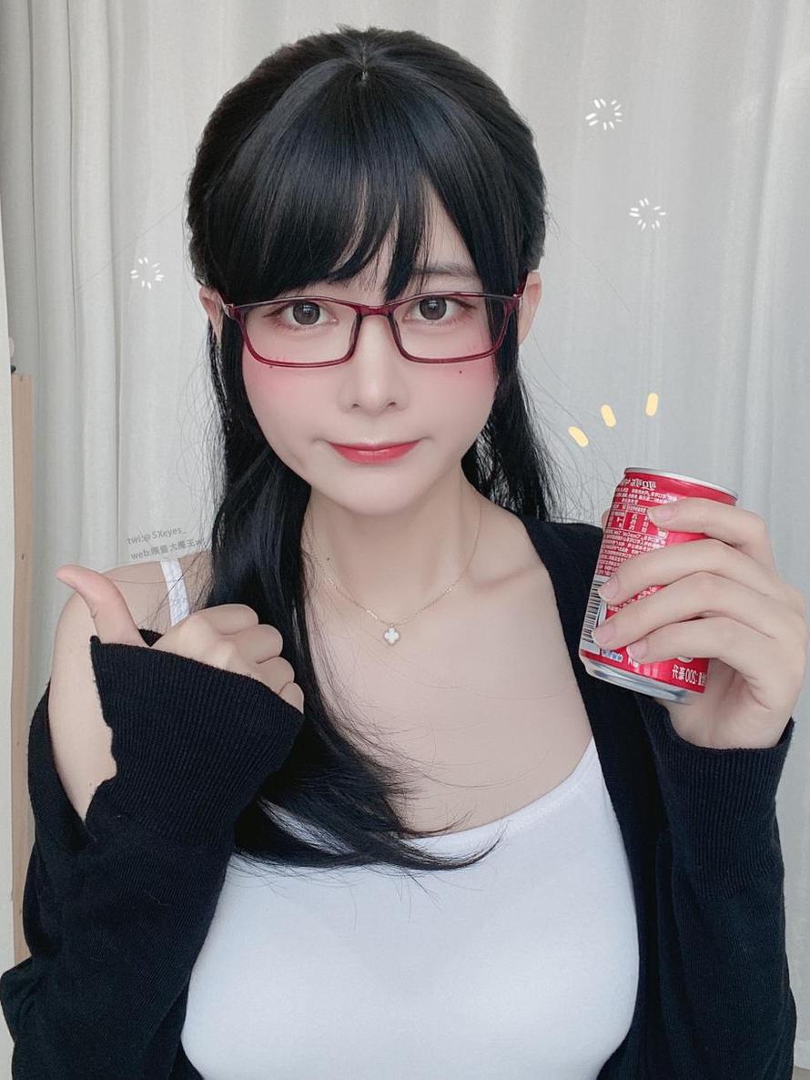 丰富多彩眼酱大魔王w微博美图，让你爱不释手