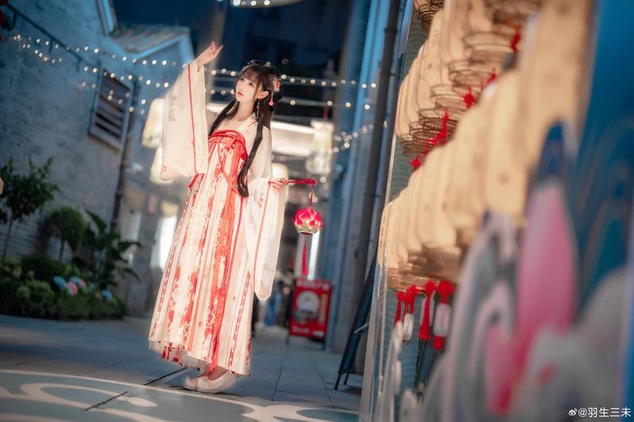 羽生三未职业装图片集锦，楚楚动人的cosplay之路