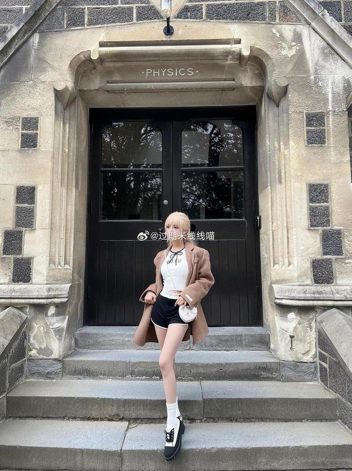 彰显个人魅力：过期米线线喵的cosplay图包