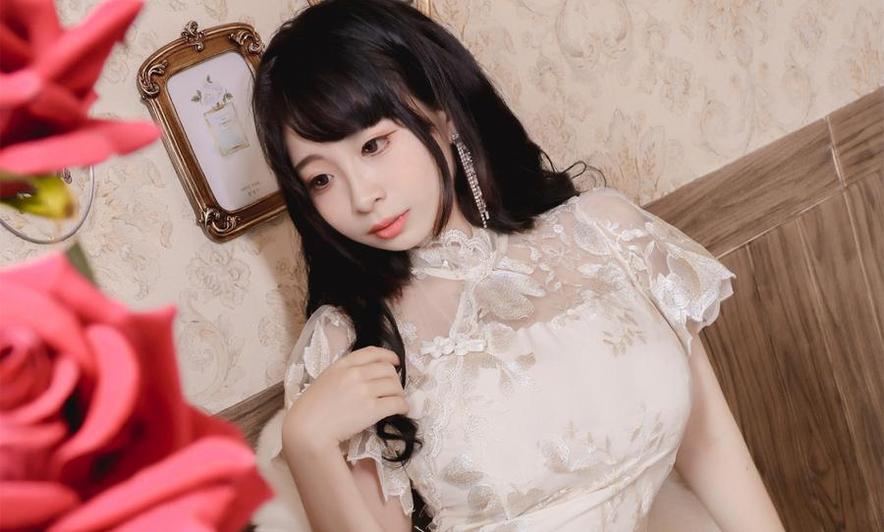 演绎不同风格，看韶陌陌奶牛cos玩出花样